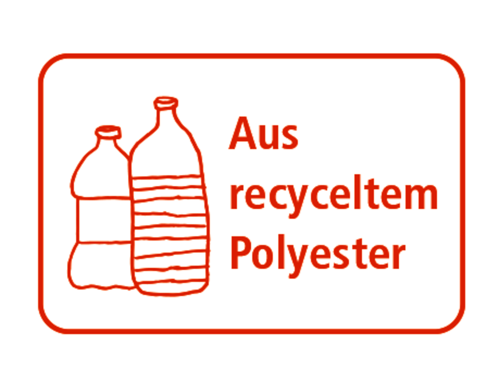Zwei Plastikflaschen mit der Aufschrift „Aus recyceltem Polyester“.
