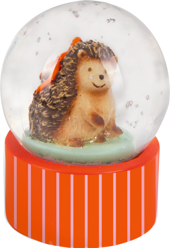 Eine Schneekugel mit einem lächelnden Igel im Inneren, auf einem rot gestreiften Sockel.