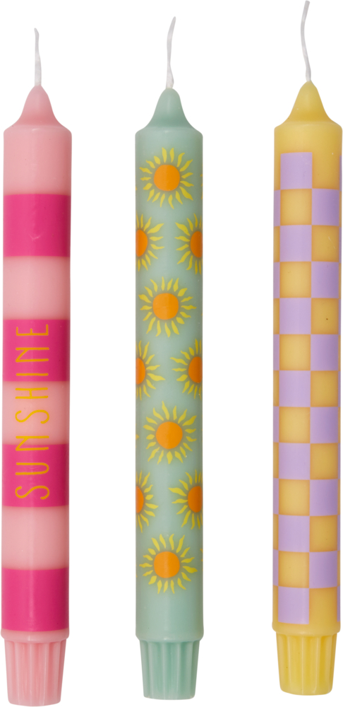 Stabkerze - I love Summer Drei bunte Kerzen: rosa gestreift, grün mit Sonnen und gelb mit violettem Karomuster.