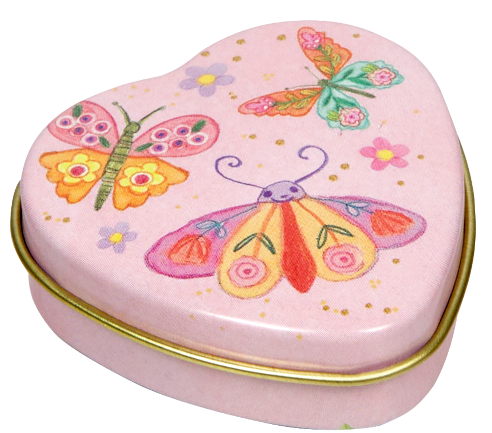 Herzförmige pinke Blechdose mit bunten Schmetterlingsmotiven und goldenem Rand.