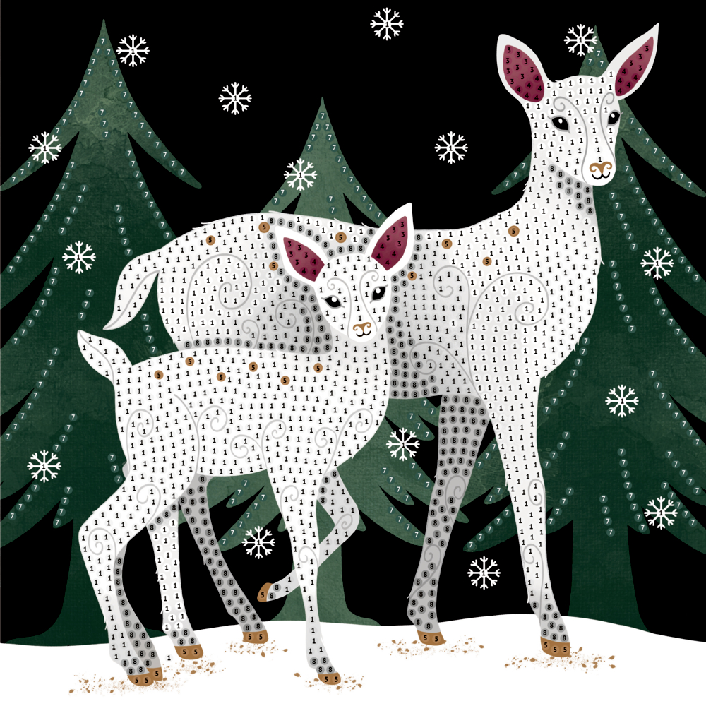 Zwei weiße, gemusterte Rehe stehen in einem verschneiten Tannenwald, um sie herum fallen sanft Schneeflocken.
