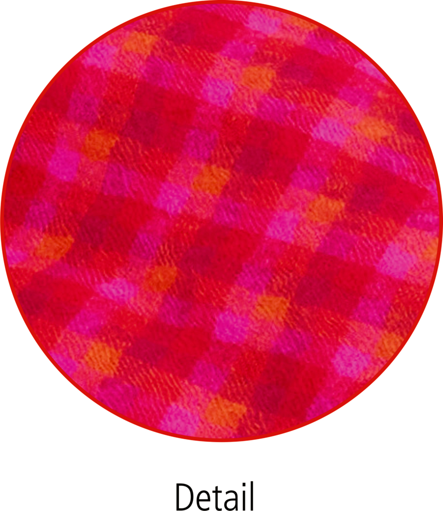 Nahaufnahme eines rot-pink-orange karierten Stoffmusters. Darunter erscheint das Wort „Detail“.