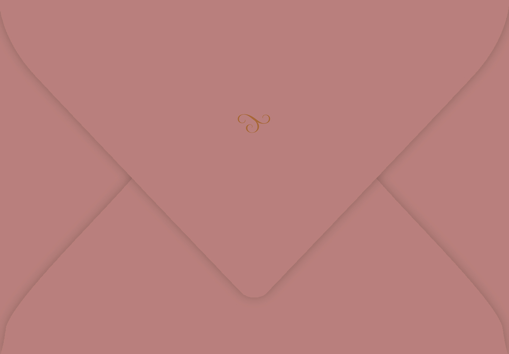 Rückseite eines rosafarbenen Briefumschlags mit einem orangefarbenen Wirbel auf der Klappe, vor einem passenden rosa Hintergrund.