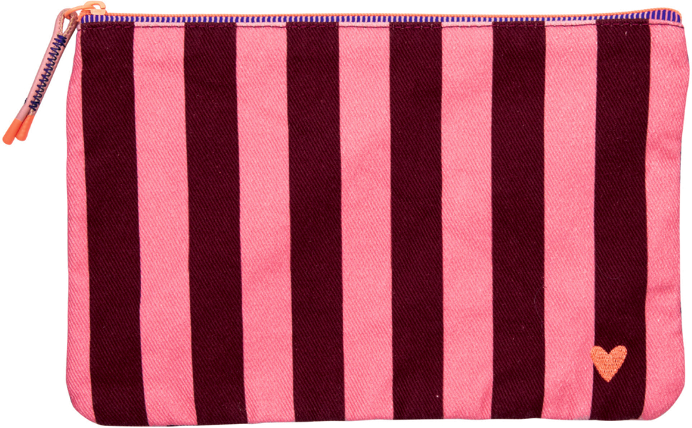 Gestreifte Stofftasche in Rosa und Dunkelrot mit Reißverschluss und kleinem orangefarbenem Herzmotiv in der unteren Ecke.