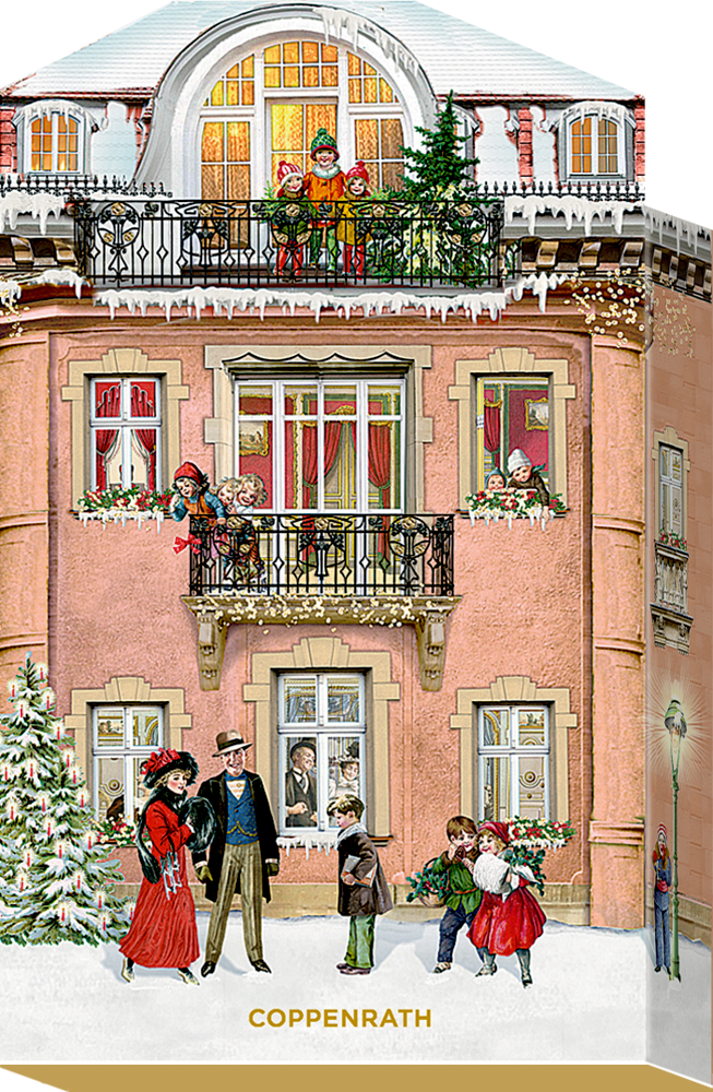 Festliches, rosafarbenes Haus mit Menschen in historischer Kleidung, Schnee und Weihnachtsdekoration.