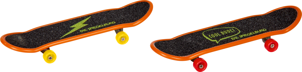Mini-Skateboard - Bunte Geschenke Zwei kleine orangefarbene Fingerboards mit schwarzem Griff und rot-gelben Rädern, eines davon mit Blitzdesign.