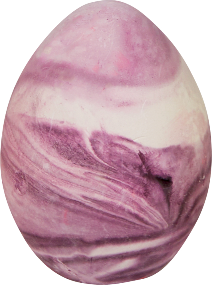 Zwei orange gefärbt Eier, eins ausgepackt, eins in durchsichtiger Folie mit goldenem Verschluss.