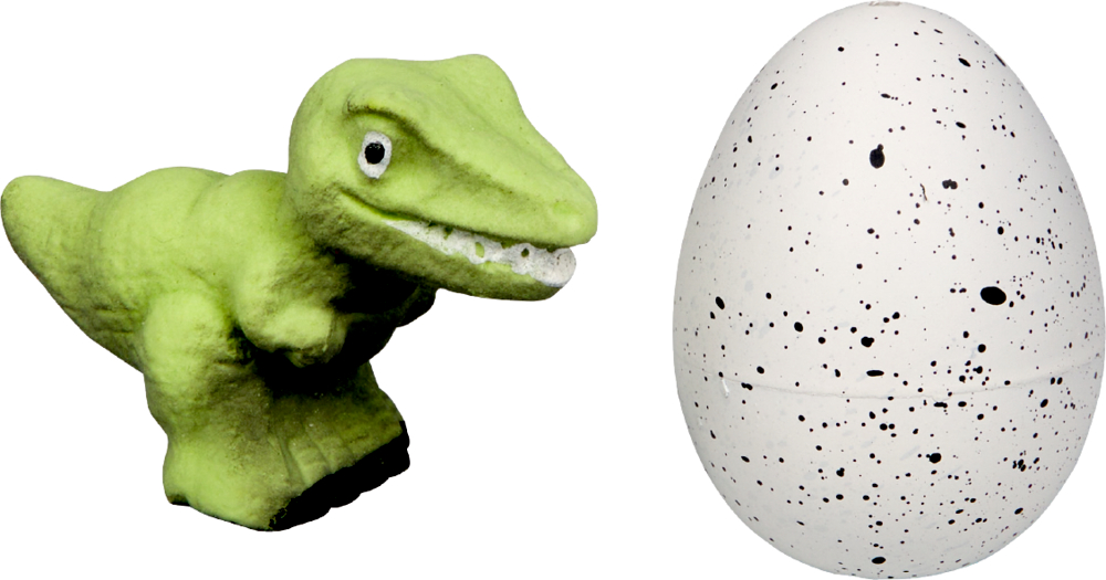 Ein grüner Spielzeug-Dinosaurier steht neben einem weißen, gesprenkelten Ei.