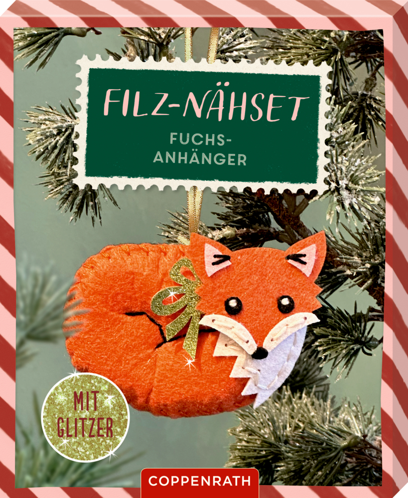 Filz-Fuchs-Anhänger am Weihnachtsbaum und Titelschriftzug Filz-Nähset.