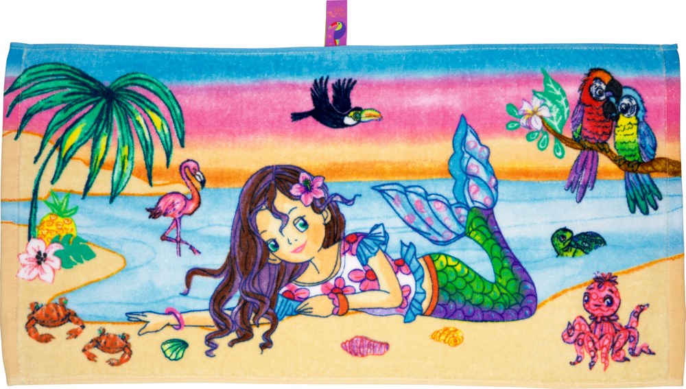 Buntes Handtuch mit Meerjungfrau am Strand, Tiere, Palmen und Sonnenuntergang im Hintergrund.