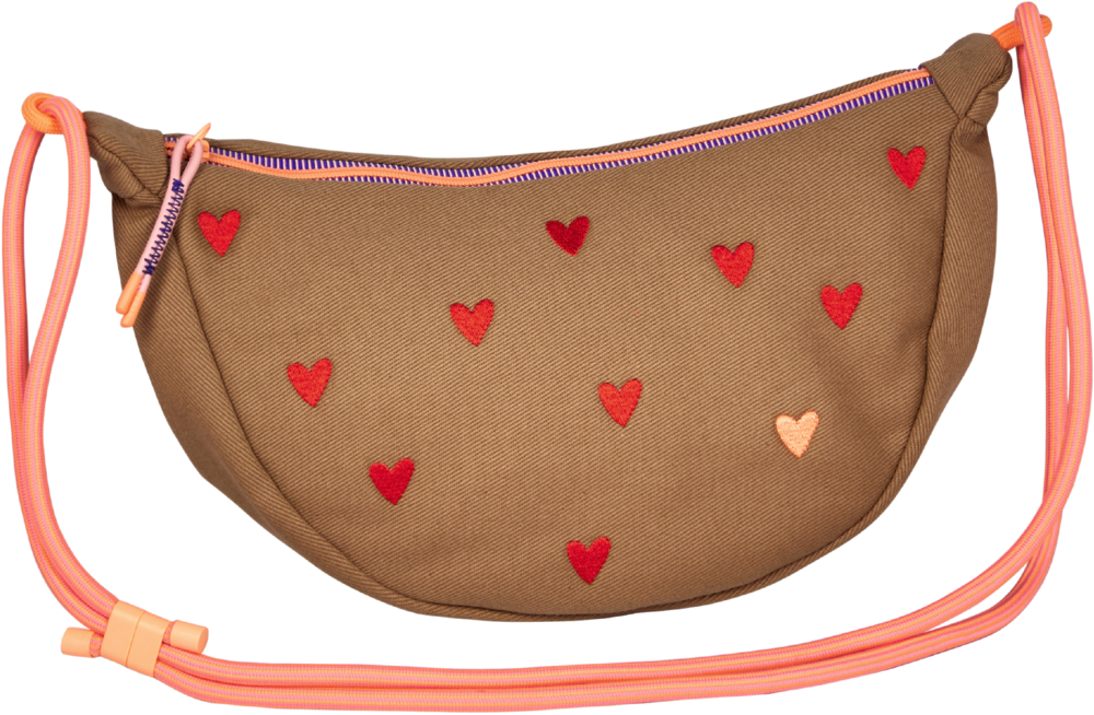 Beige-braune Umhängetasche mit roten Herzmuster, orange-pinken Kordelriemen und Reißverschluss mit lila-oranger Kante.
