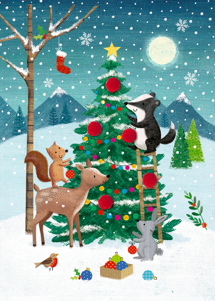 Illustration von Waldtieren, die im Schnee gemeinsam einen Weihnachtsbaum mit bunten Kugeln und Girlanden schmücken.