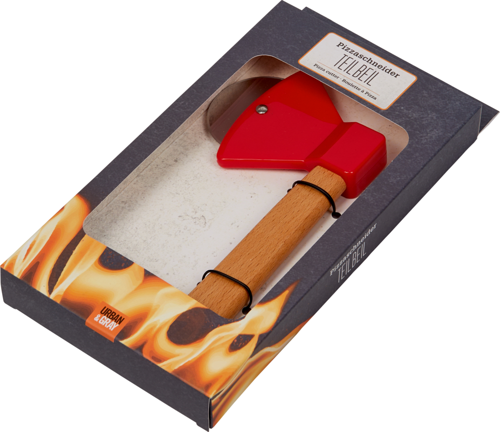 Roter Pizzaschneider in Axtform mit Holzgriff, verpackt in einer Verpackung mit Flammenmotiv.