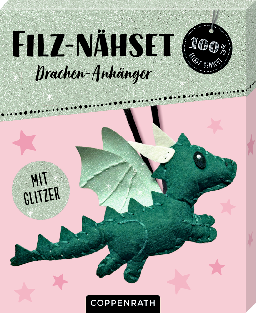 Drachen-Anhänger aus grÃ¼nem Filz mit GlitzerflÃ¼geln auf rosa Sternenhintergrund.