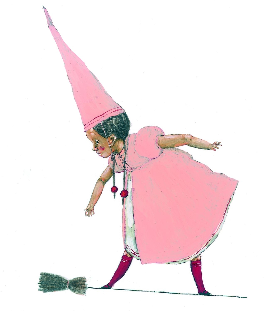 Ein Kind in einem rosa Kleid und einem hohen Hut beugt sich nach vorne und greift nach einem kleinen Besen auf dem Boden.