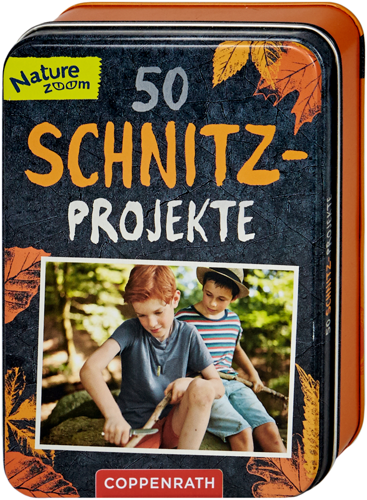 50 Schnitz-Projekte - Nature Zoom Blechdose mit der Aufschrift „50 Schnitz-Projekte“ und einem Foto von zwei Jungen, die im Freien Holz schnitzen.