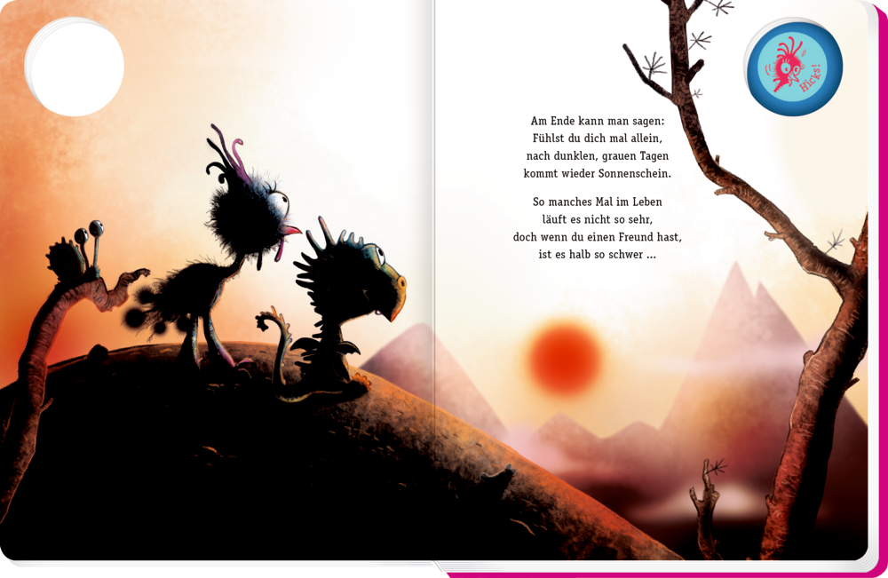 Ein Huhn und ein Drachen stehen bei Sonnenuntergang auf einem Hügel, rechts daneben r Text auf einer Innenansicht.