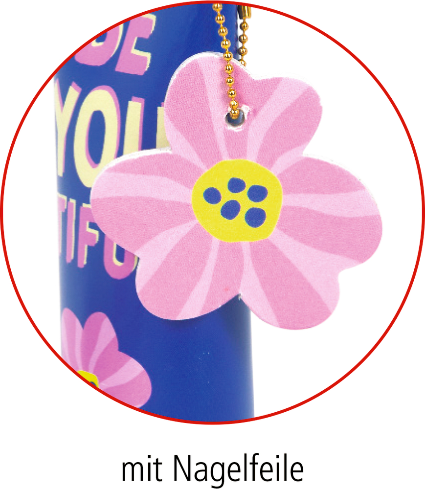 Nahaufnahme einer pinken blumenförmigen Nagelfeile an einem Anhänger an der Cremetube, unten Text.