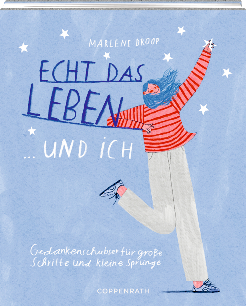 Fröhliche Frau im gestreiften Hemd springt auf blauem Cover mit Text und silbernem Auszeichnungsabzeichen , mit dem Titel "Echt das Leben ...und ich"