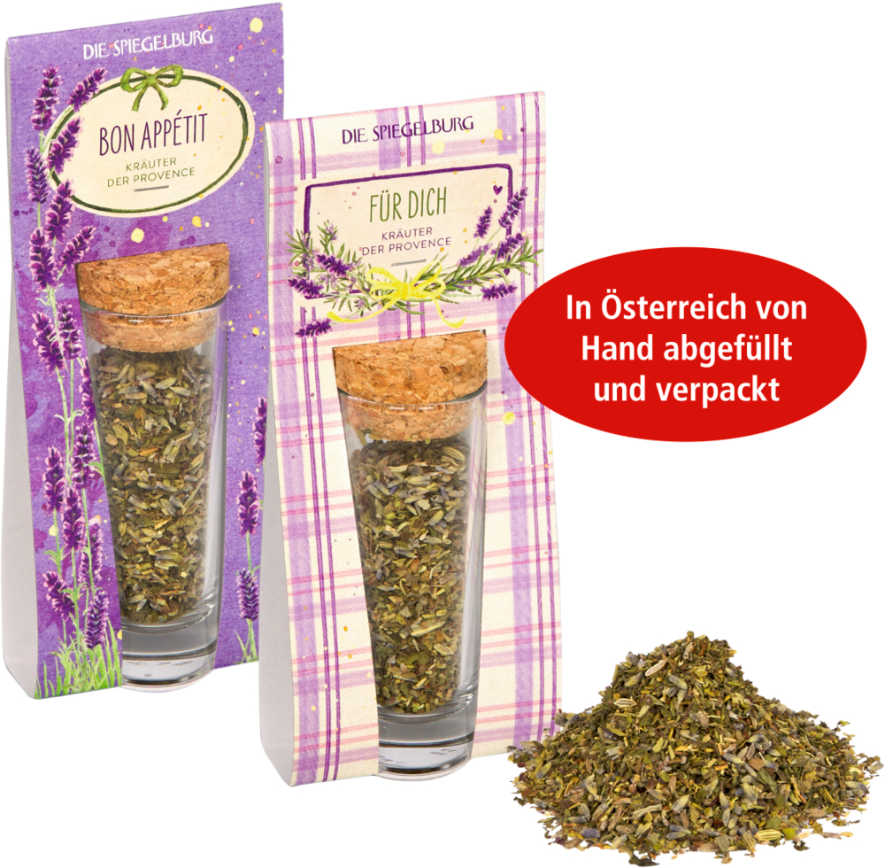 Zwei Gewürzfläschchen mit Korken, dekorative Schachteln und ein kleiner Haufen Kräuter.