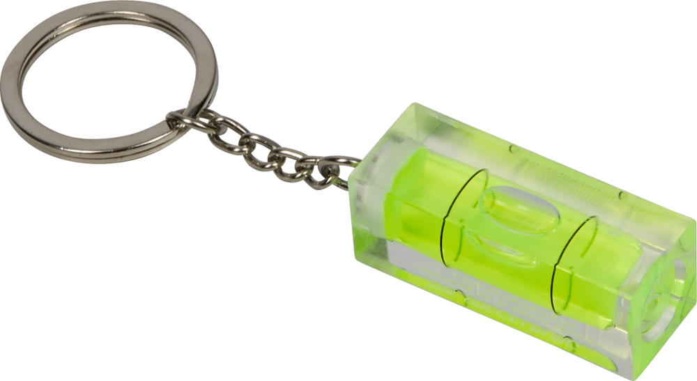 Ein kleiner Wasserwaage-Schlüsselanhänger mit Metallring und Kette, darin grüne Flüssigkeit.