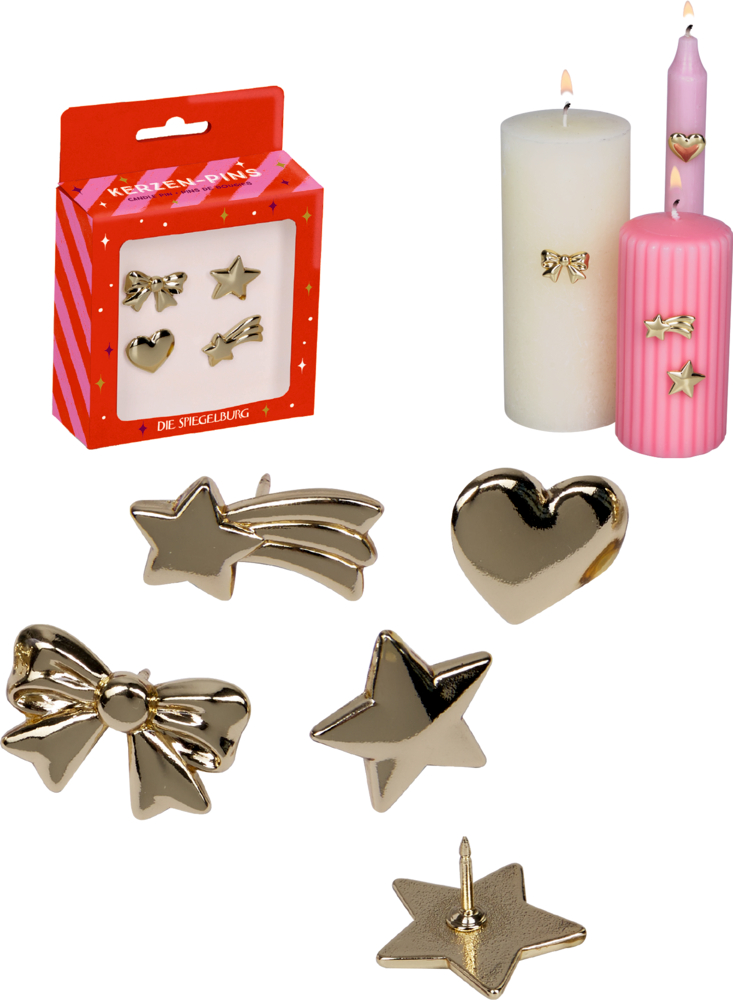 Set aus vier goldfarbenen Kerzen-Pins in Form von Schleife, Stern, Herz und Komet, mit Beispielanwendung an zwei Kerzen und Verpackung im Hintergrund.