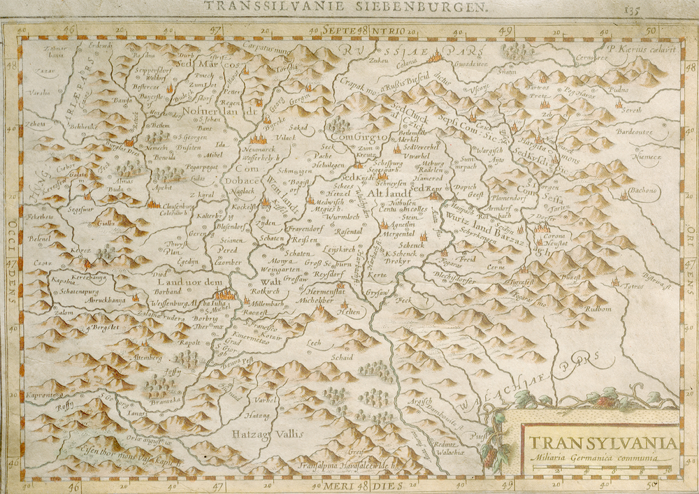 Als Beilage, eine alte Karte von Siebenbürgen mit Bergen, Flüssen, Siedlungen, mit dekorativem Rand und Titelkartusche.