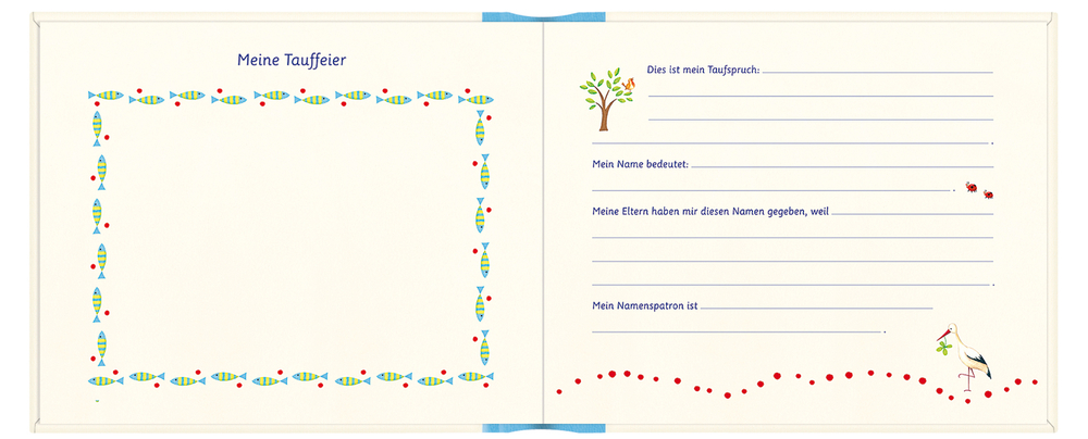 Offenes Buch mit dem Titel „Meine Tauffeier“ mit Zeilen für Taufdetailsund Platz für ein Foto, verziert mit Fisch-, Baum- und Storchillustrationen.