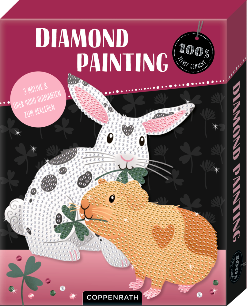 Diamond Painting - Diamanten zum Bekleben (100% selbst gemacht) Diamond-Painting-Verpackung: Kaninchen und Meerschweinchen mit Kleeblättern auf Diamond Painting-Set-Box von Coppenrath abgebildet.
