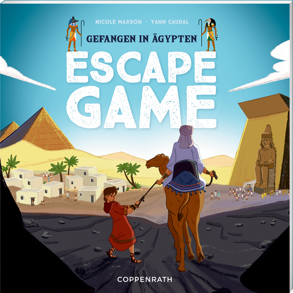 Gefangen in Ägypten - Escape Game Auf dem Cover von "Escape game - Gefangen in Ägypten" ist ein Junge und eine Person auf einem Kamel die ein altägyptisches Dorf mit Pyramiden und Statuen im Hintergrund betrachten.
