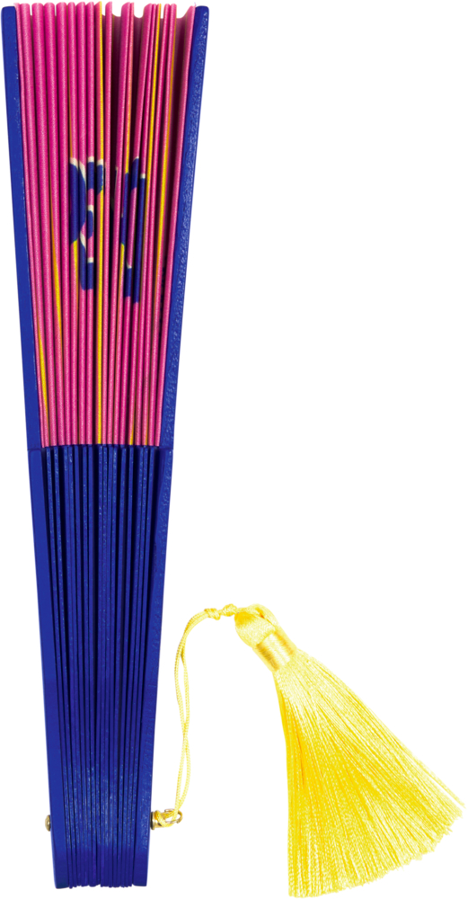 Geschlossener Fächer in Blau und Pink, unten gelbe Quaste.