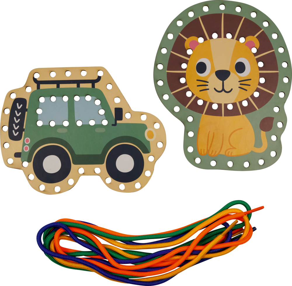 Holz-Schnürsenkel-Spielzeuge in Form eines grünen Autos und eines Löwen, bunte Schnürsenkel liegen darunter.
