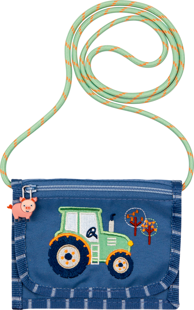 Brustbeutel Traktor Ed. 2 - Wenn ich mal groß bin Blaue Kindergeldbörse mit grünem Traktor, Bäumen, Reißverschlussanhänger in Schweineform und grün-orange gestreiftem Riemen.