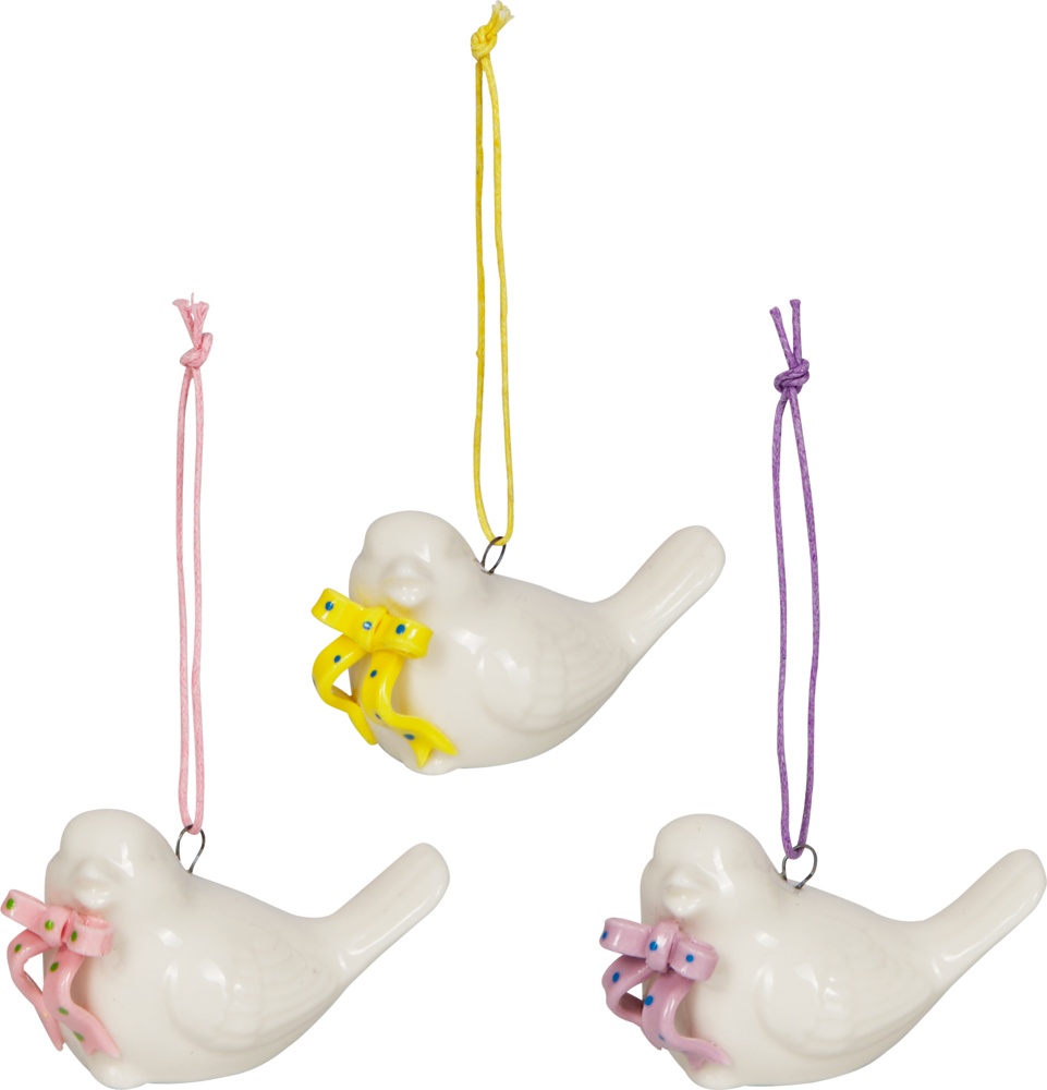 Drei weiße Keramikvögel mit mit farbigen Schleifen hängen an bunten Schnüren.