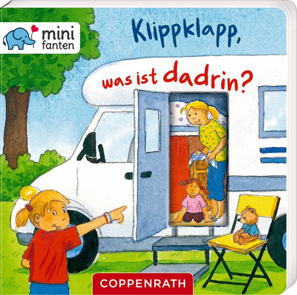 minifanten 33: Klippklapp, was ist dadrin? Ein Mädchen zeigt auf einen Wohnwagen mit einer Frau und einem Kind darin. Titel: „Klippklapp, was ist Dadrin?“.