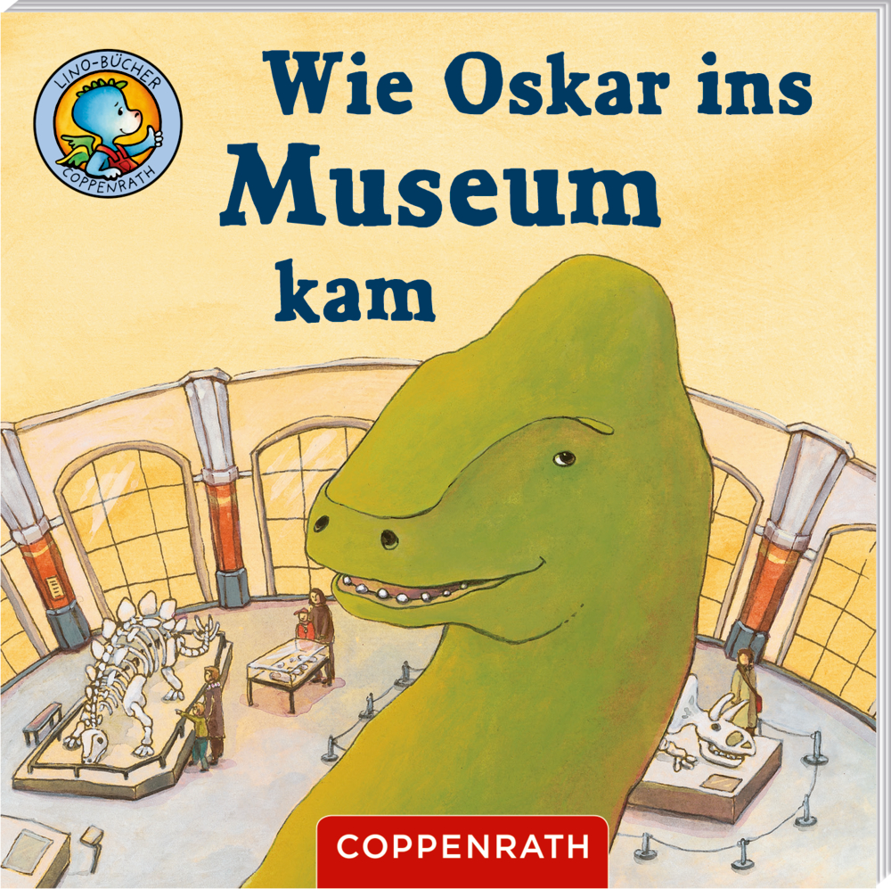Buchcover mit grünem Dinosaurier vor Museumsraum mit Dinosaurierskeletten und Menschen, Titel „Wie Oskar ins Museum kam“.