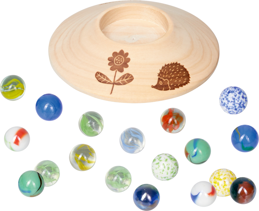 Murmelspiel mit Holzteller Holzsockel mit Vertiefung und Blumen- und Igel-Motiv, umgeben von bunten Glasmurmeln.