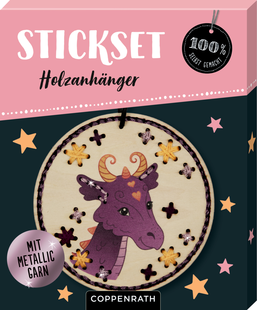 Rundes Holzornament-Set mit lila Drache, Sternen und Text, Verpackung in Pink und Türkis.