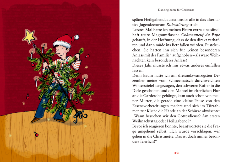 Person mit Weihnachtsmütze ist in einen geschmückten Weihnachtsbaum mit Kerzen und Kugeln verwickelt.