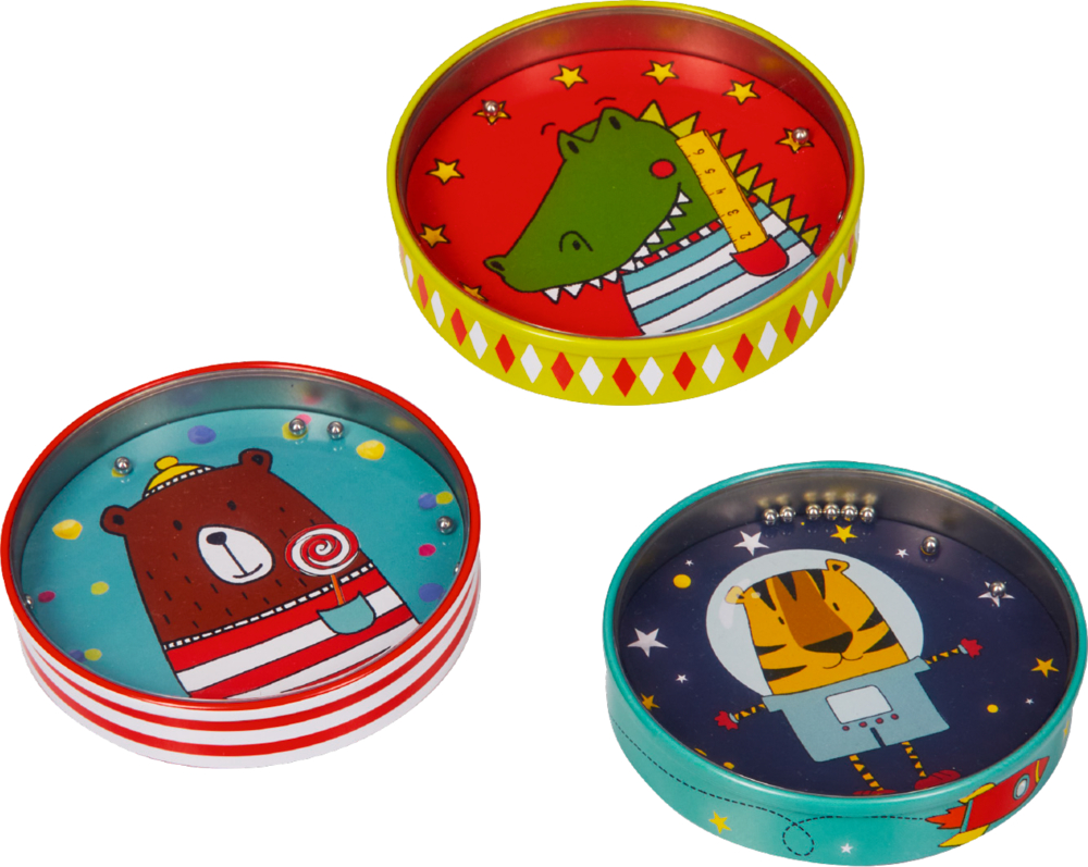 Geduldspiel - Bunte Geschenke Drei bunte, runde Blechspielzeuge in Dosenform: ein grünes Krokodil, ein Braunbär und ein Tiger im Raumanzug.