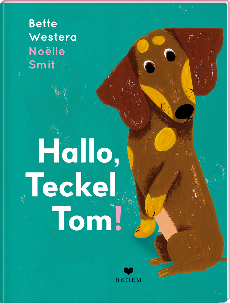 Hallo, Teckel Tom! Buchcover: Illustration eines braunen Dackels mit dem Titel „Hallo, Teckel Tom!“ auf blaugrünem Hintergrund.