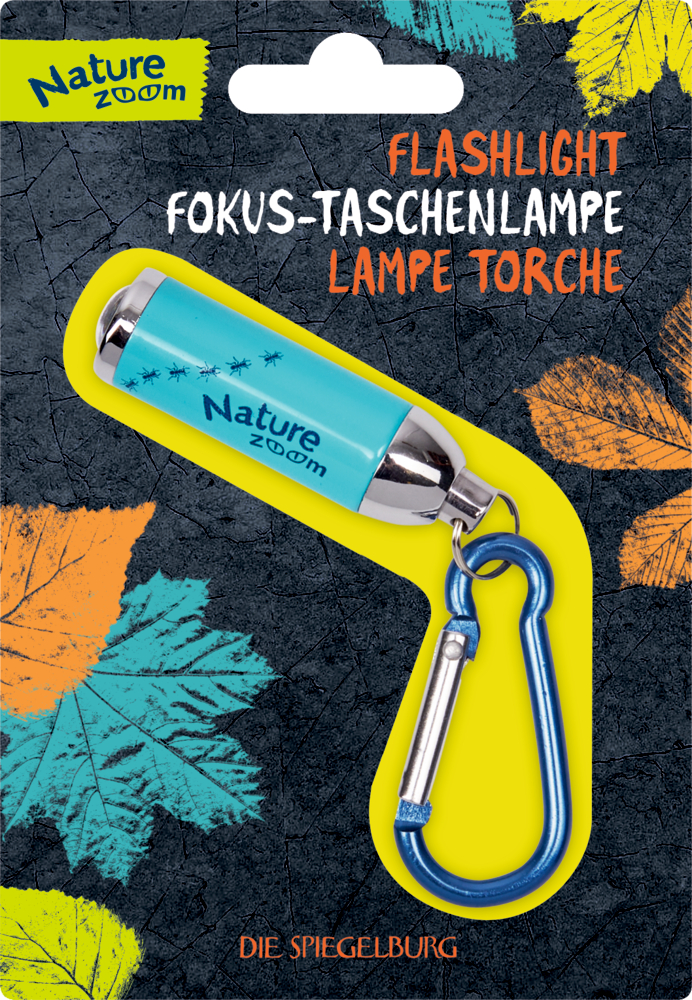 Hellblaue Mini-Taschenlampe mit Karabiner auf Pappkarte mit buntem Blattdesign.