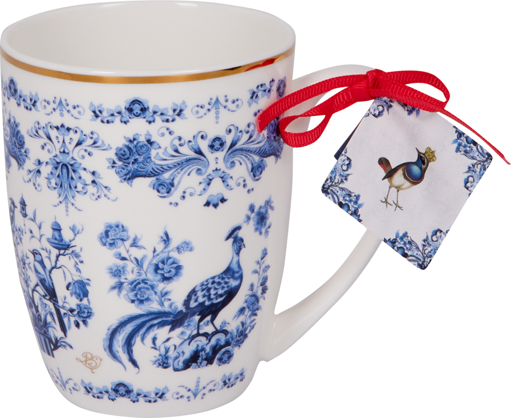 Porzellan-Tasse Royal Blue - B. Behr Weiße Tasse mit blauem Blumen- und Pfauenmuster, goldenem Rand, roter Schleife am Henkel und befestigtem Geschenkanhänger.