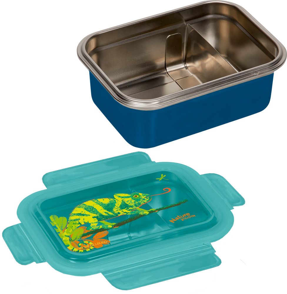 "Innenabbildungung einer Brotdose aus Metall mit loser Trennwandmit und daneben liegendem, türkis-transparentem Plastikdeckel mit grünem Chamäleon und verlängerten Verschlussklappen."