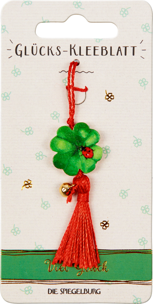 Glücks-Kleeblatt: Vierblatt-Anhänger mit rotem Band und Marienkäfer auf beschrifteter Karte.