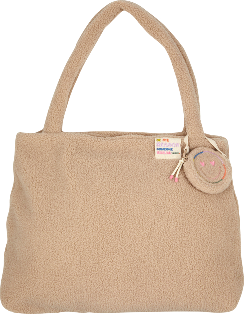 Hellbrauner Fleece-Shopper mit Smiley-Schlüsselanhänger und kleinem bunten Etikett an der Oberkante.