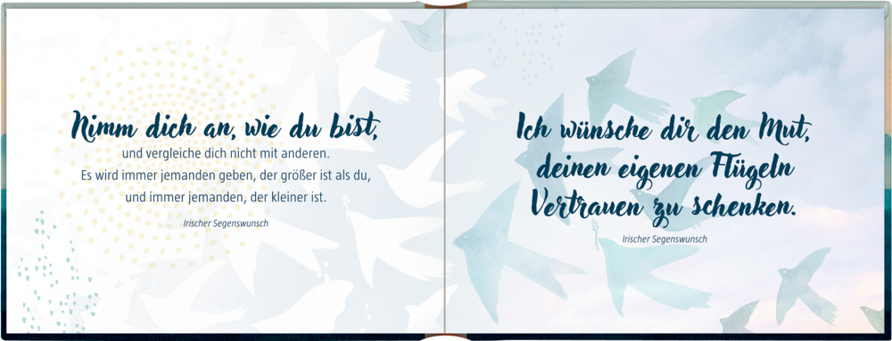 Segenswünsche, blaue Vogelsilhouetten und ein Sonnenstrahlen-Hintergrundmuster.