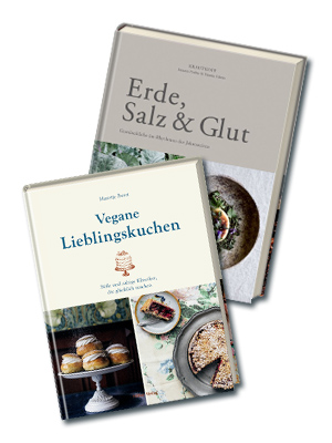 Cover zweier Bücher aus dem Hölker Verlag: Vegane Lieblingskuchen und Erde, Salz & Glut auf weißem Hintergrund