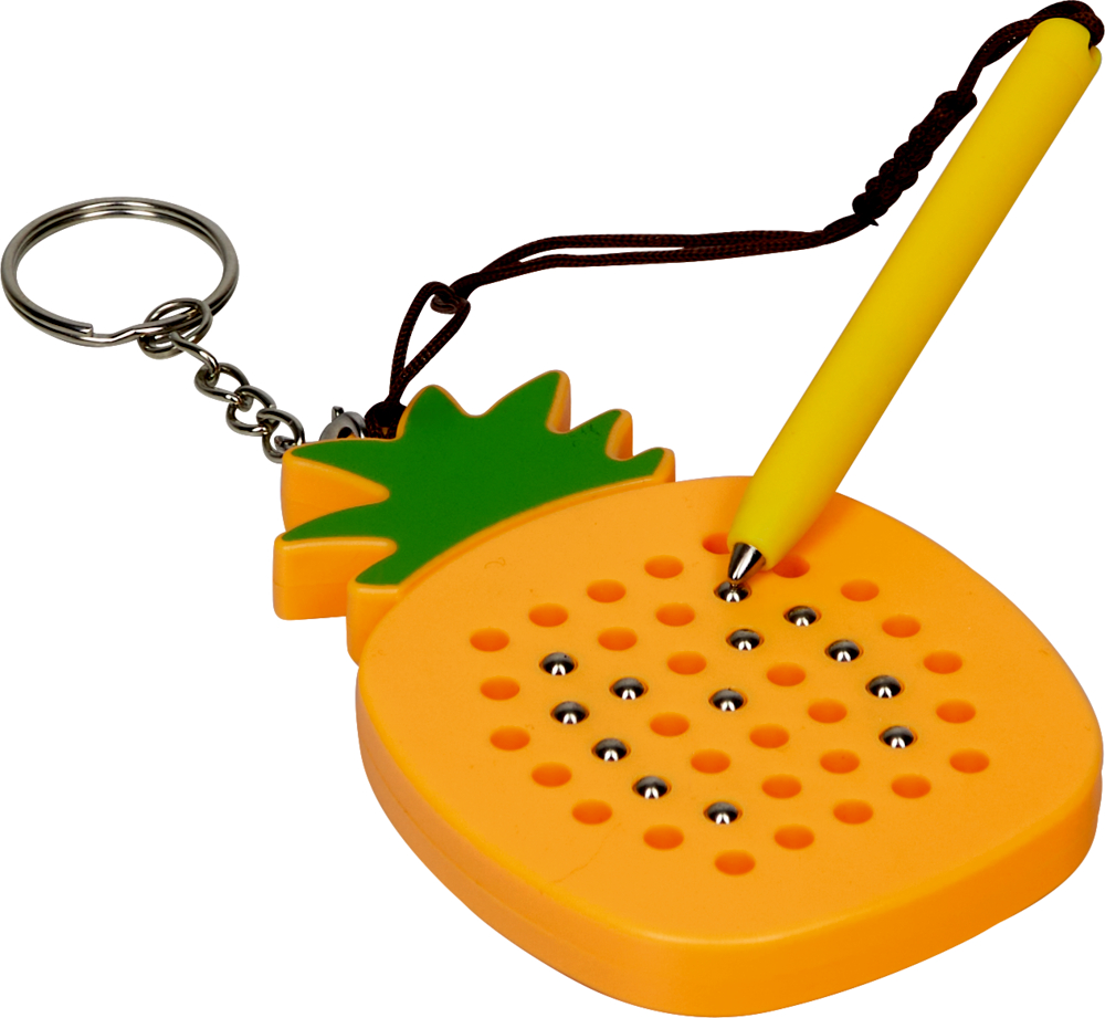 Ananasförmige Fläche mit Löchern, Metallkugeln und Stift als Schlüsselanhänger.