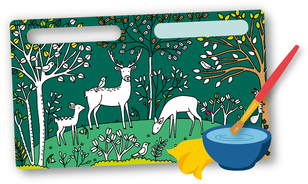 Aufgeschlagenes Buch mit Waldszene und einem Pinsel, der Tiere mit Waßer ausmalt.